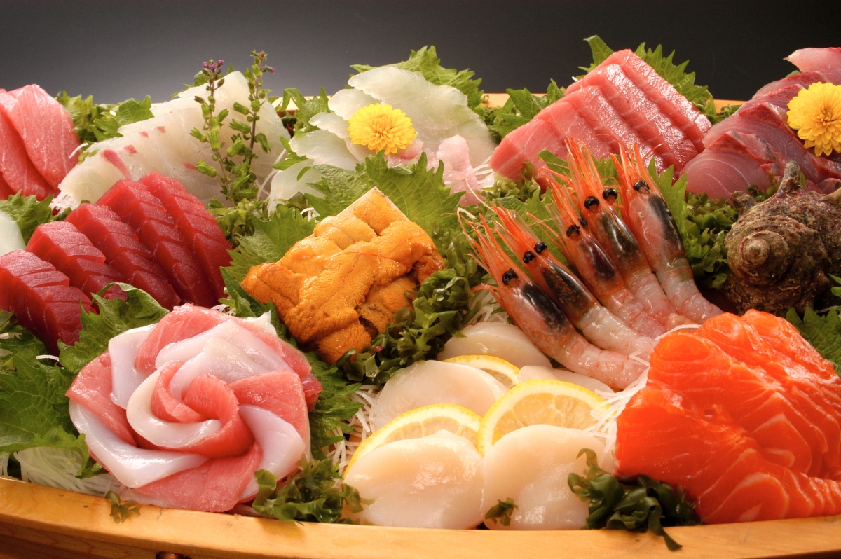 What is Sashimi? Difference Between Sashimi and Sushi | We Love ...